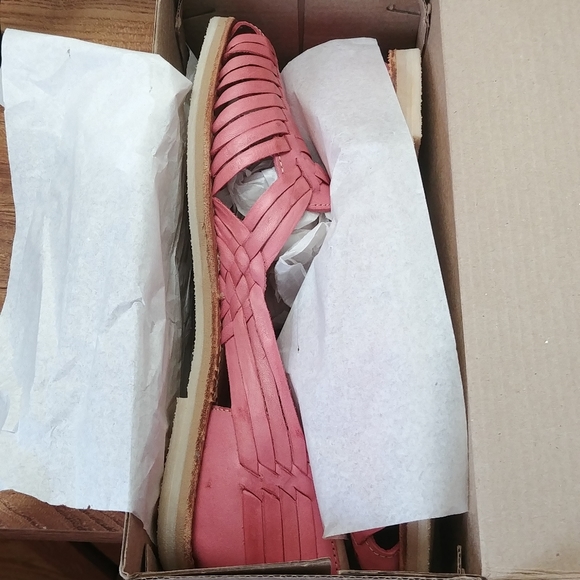 Redhawk Salmon Hand-Sewn Leather Huaraches Sand - Picture 5 of 6